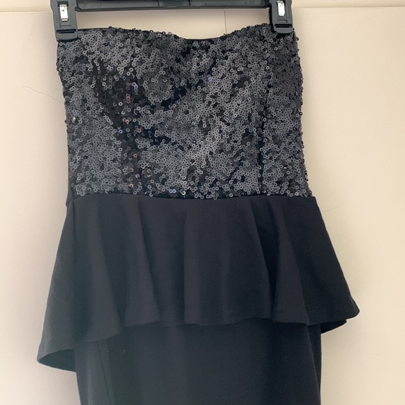 F21 Strapless Sequined Dress - Picture 5 of 10